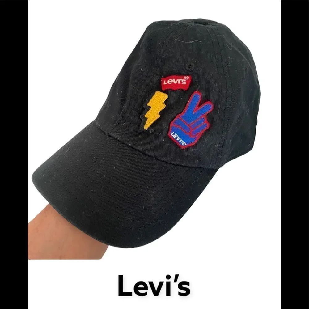 Levi’s black hat with embroidered patches adjustable back unisex collectible